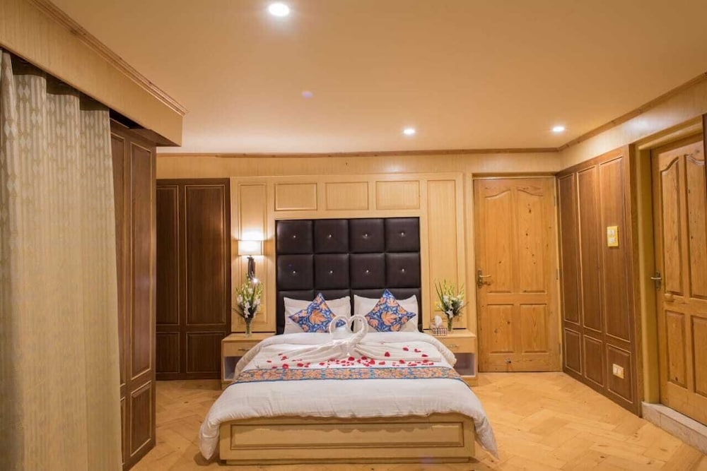 Deluxe Room - Photo 5