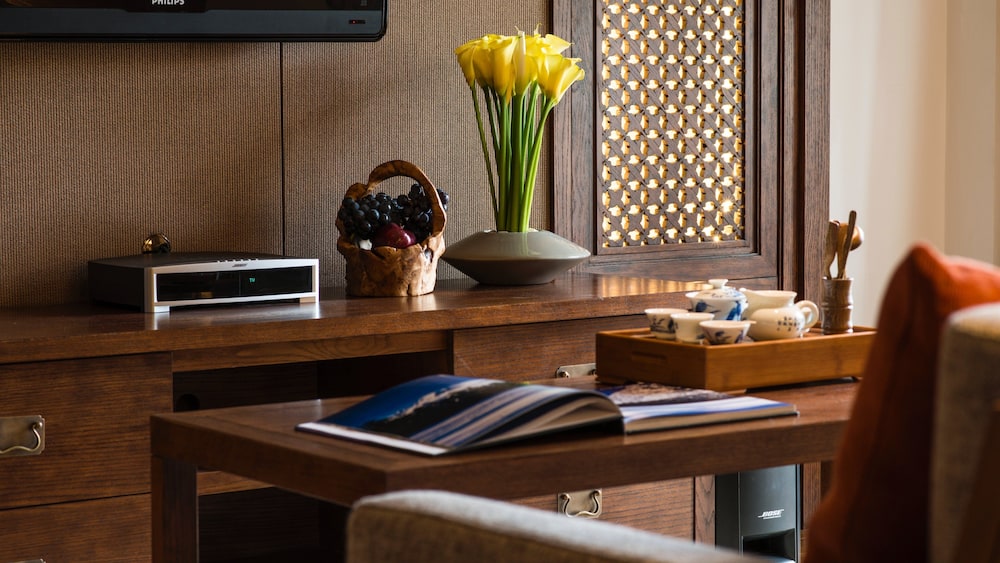 Club Suite, 1 Bedroom, Garden View (Club Lounge Access)