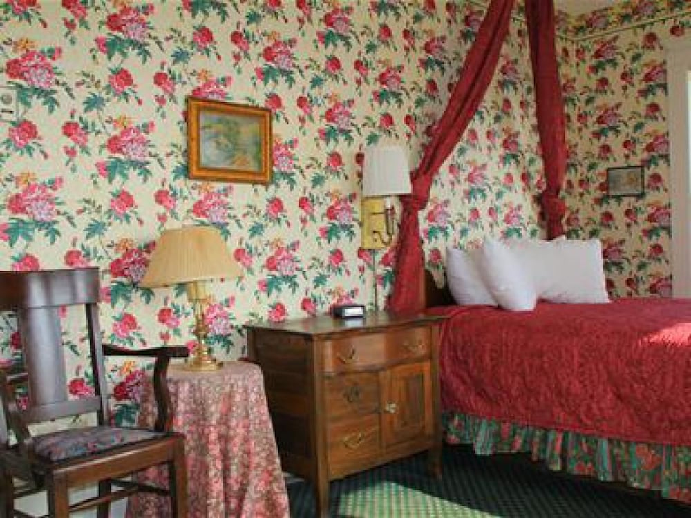 Premium Single Room, Ensuite (COLONIAL ONE QUEEN) photo 3