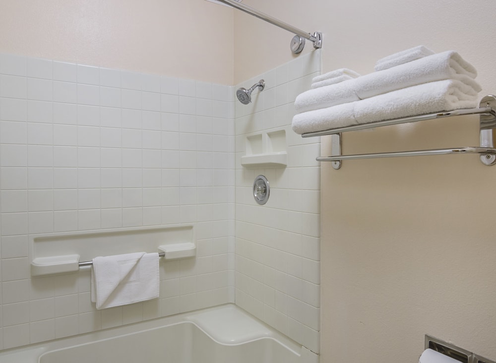 Standard Room, 2 Double Beds, Non Smoking - Photo 3