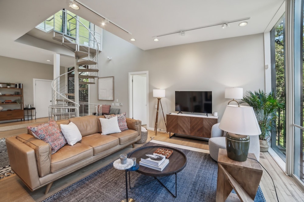 House, 5 Bedrooms