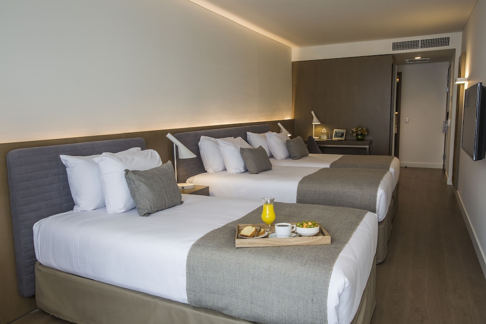 Classic Room, 3 Twin Beds, City View - Photo 1