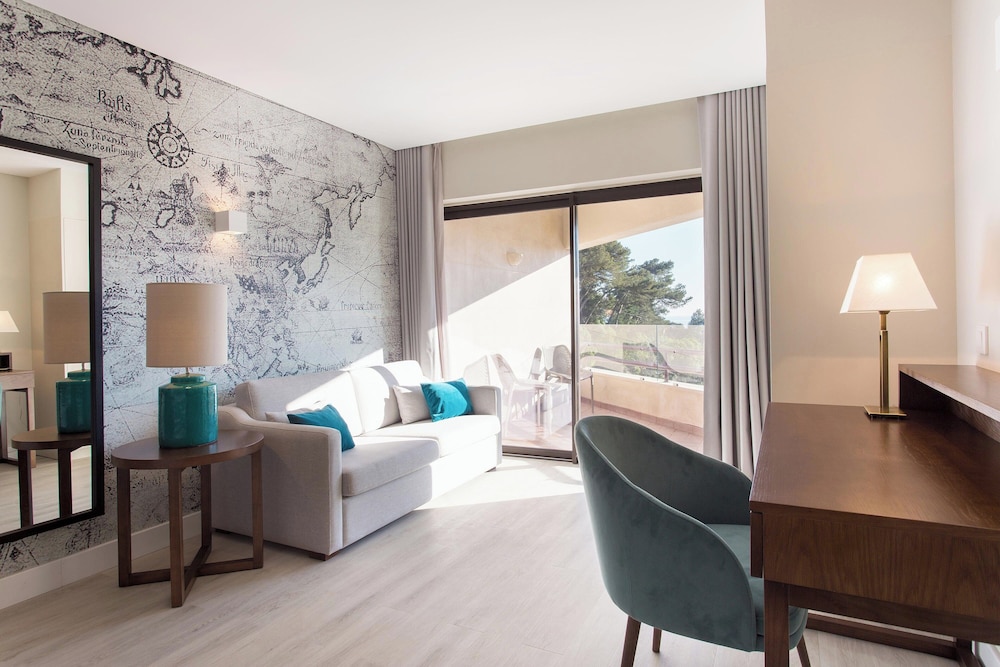 Deluxe Room, 1 Queen Bed with Sofa bed, Pool View - Photo 6