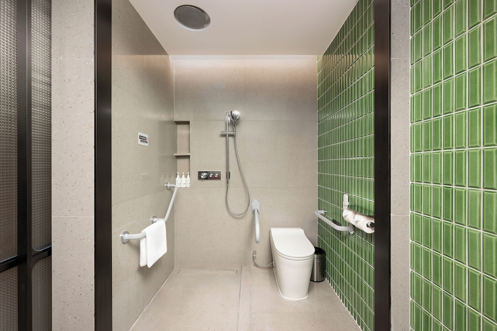 King Standard Accessible