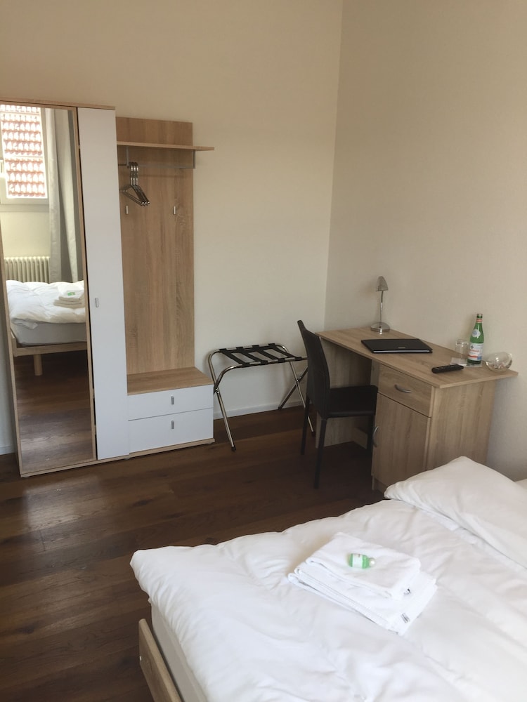 Single Room, Shared Bathroom photo 2