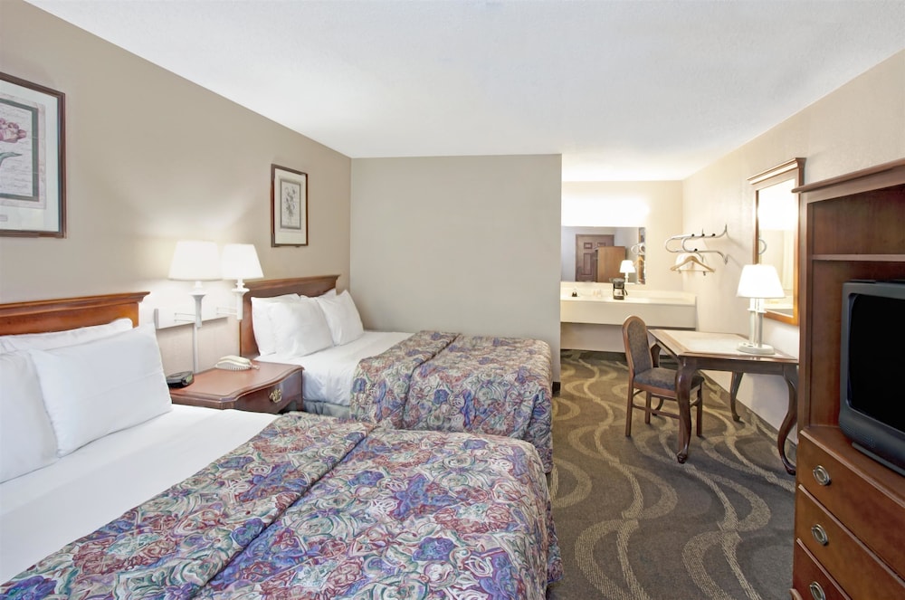 Standard Room, 2 Double Beds, Non Smoking - Photo 1