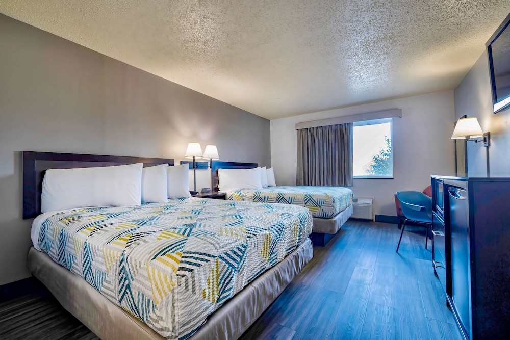 Standard Suite, Multiple Beds, Non Smoking