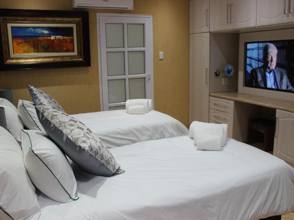 Deluxe Twin Room photo 2