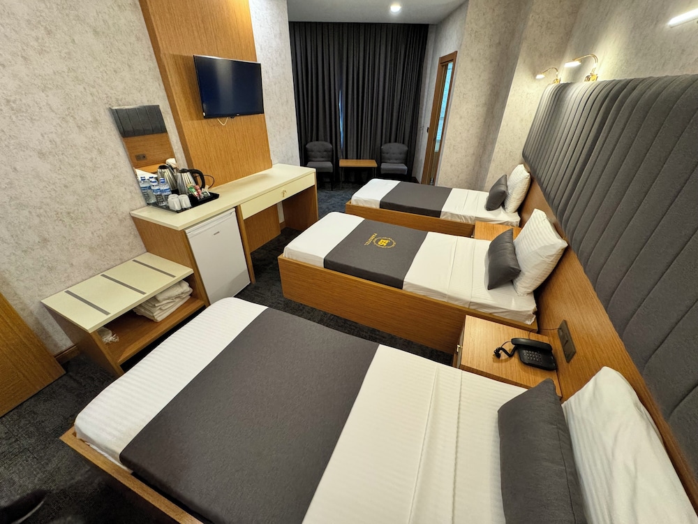Standard Triple Room with City View photo 1