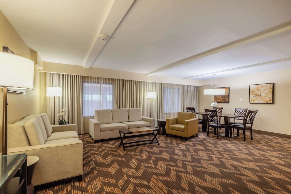 Executive Suite, 1 King Bed, Non Smoking photo 1