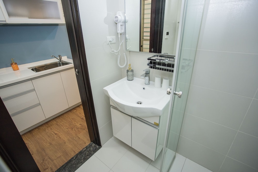 Deluxe Suite, 1 Bedroom Suite, 2 Single Beds, Balcony - Photo 19
