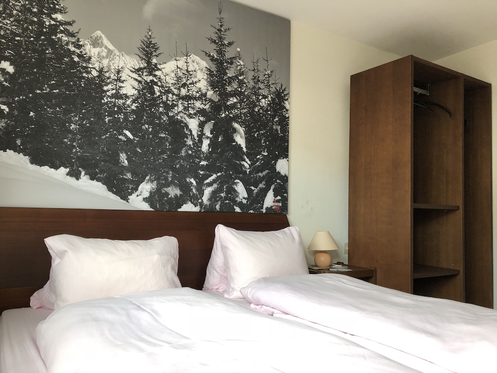 Basic Double Room, 1 Queen Bed photo 2