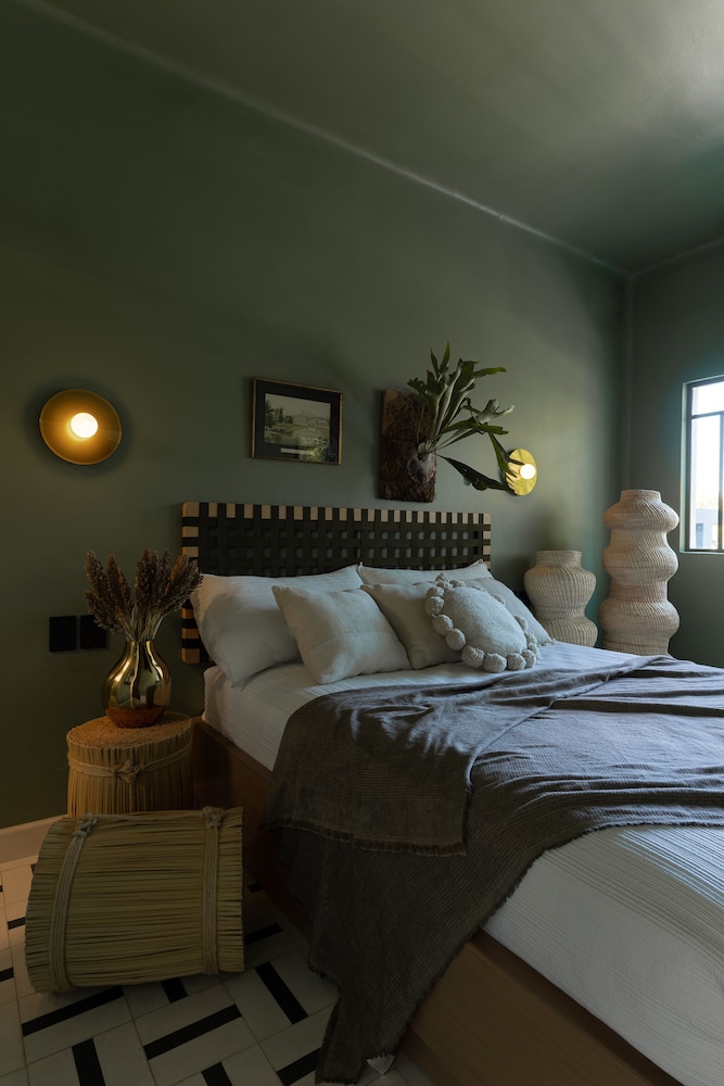 Comfort Room, 1 Queen Bed, Private Bathroom, City View