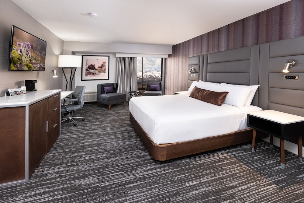 Birch Tower Room, 1 King Bed, City View - Photo 1