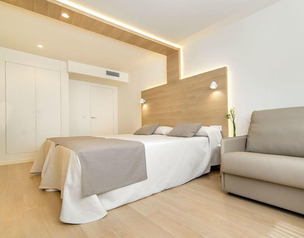 Standard Room (2 People / without terrace) - Photo 5
