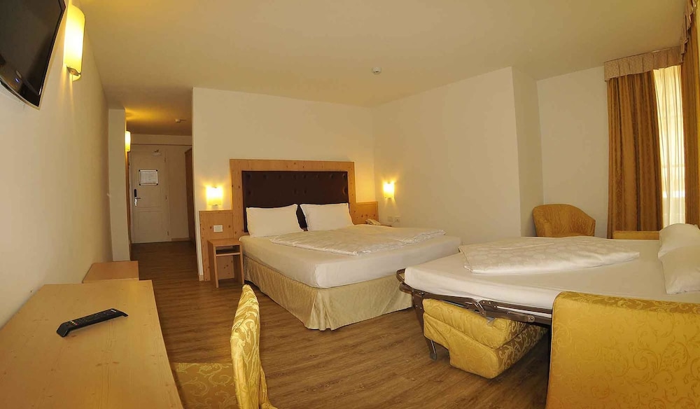 Classic Triple Room photo 2