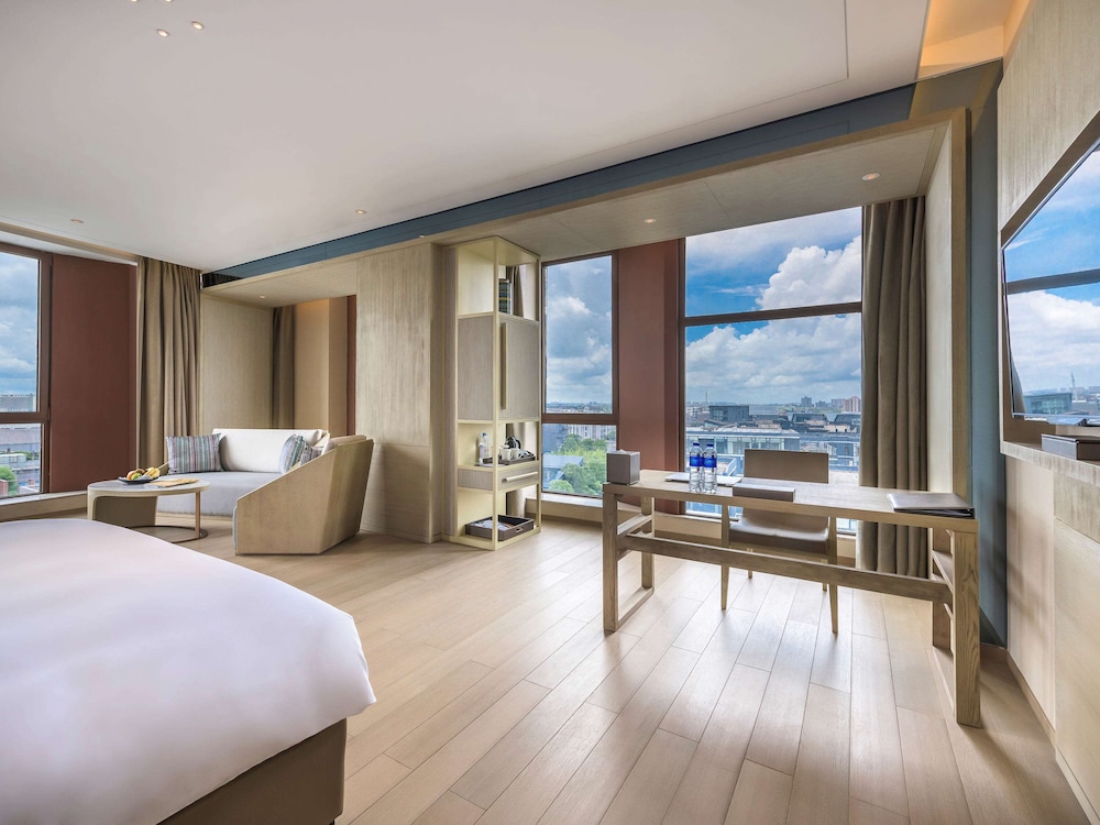 Deluxe Suite, Multiple Beds
