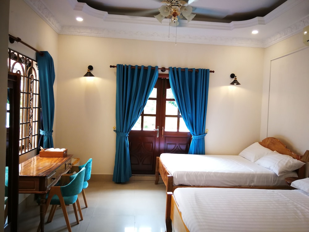 Superior Quadruple Room, Pool View photo 2