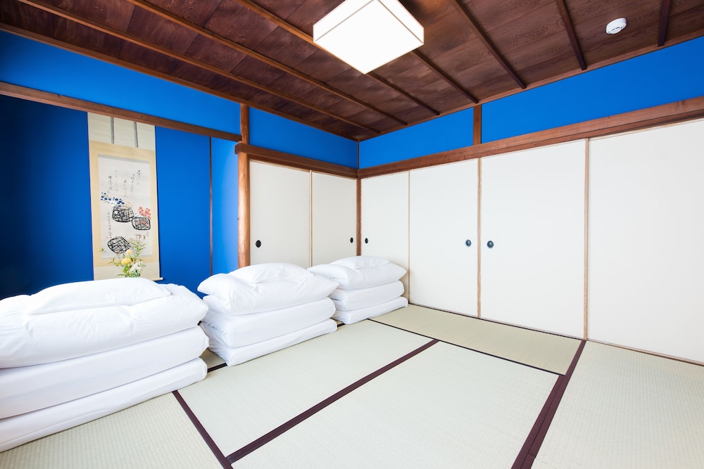 Traditional House, 3 Bedrooms, Kitchen, Garden View photo 2