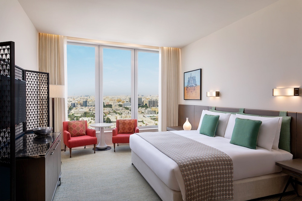 Deluxe Room, 1 King Bed thumbnail 5