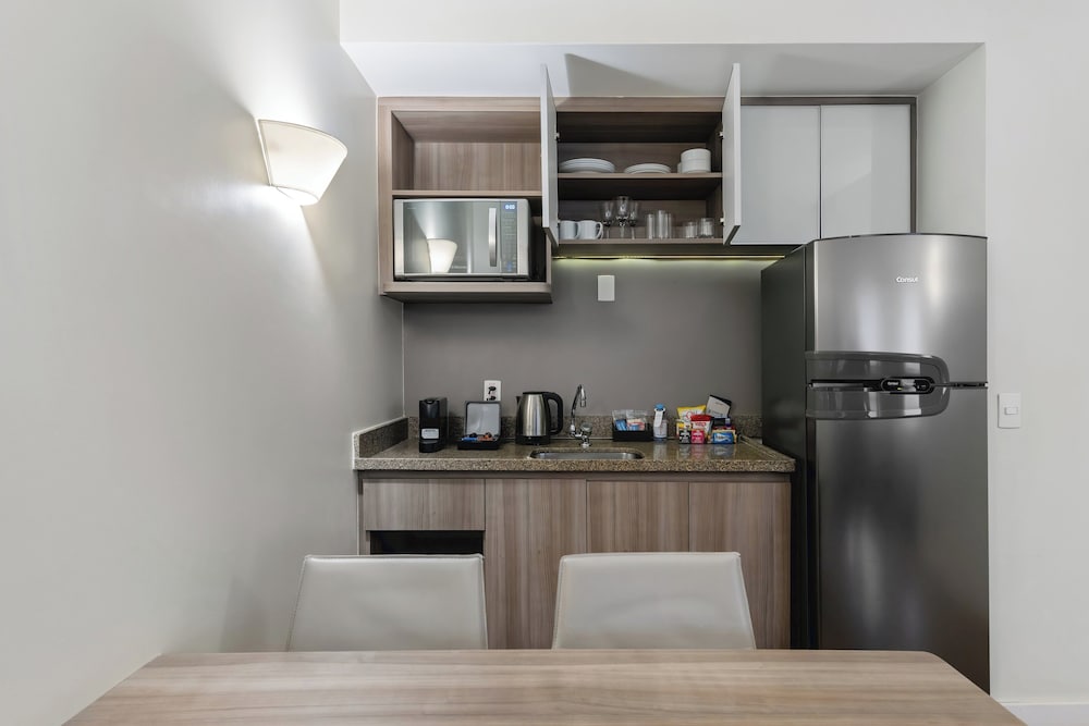 Suite, 2 Bedrooms, Kitchen (High Floor) - Photo 14