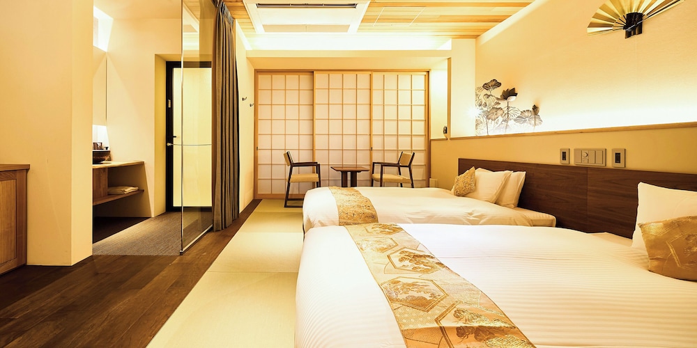 Superior Twin Room, Multiple Beds (Garden) photo 3