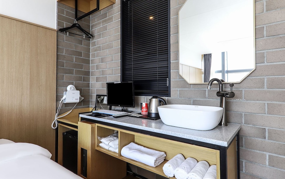 Suite Ocean View Twin (Full Ocean View) - Photo 3