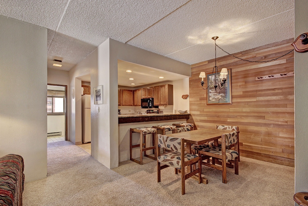 Condo, 1 Bedroom - Photo 3