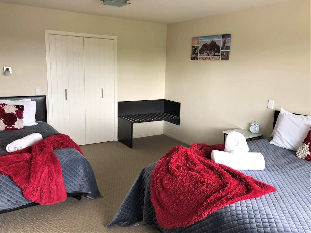Luxury Apartment, Spa Bath, 2 Bedrooms, Upstairs photo 2