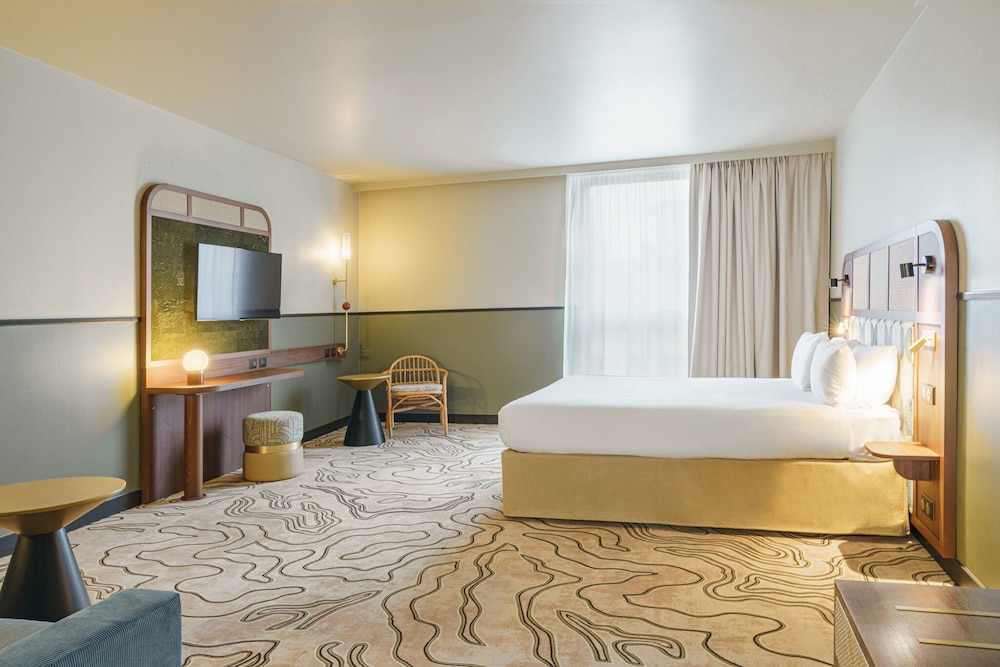 Suite, 1 Queen Bed with Sofa bed
