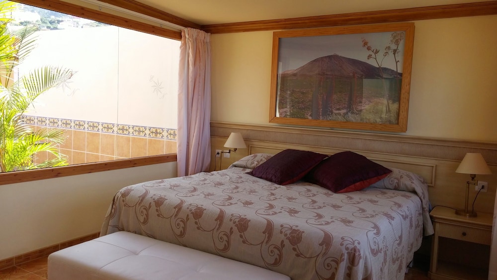 Honeymoon Suite, 1 King Bed, Hot Tub - Photo 7