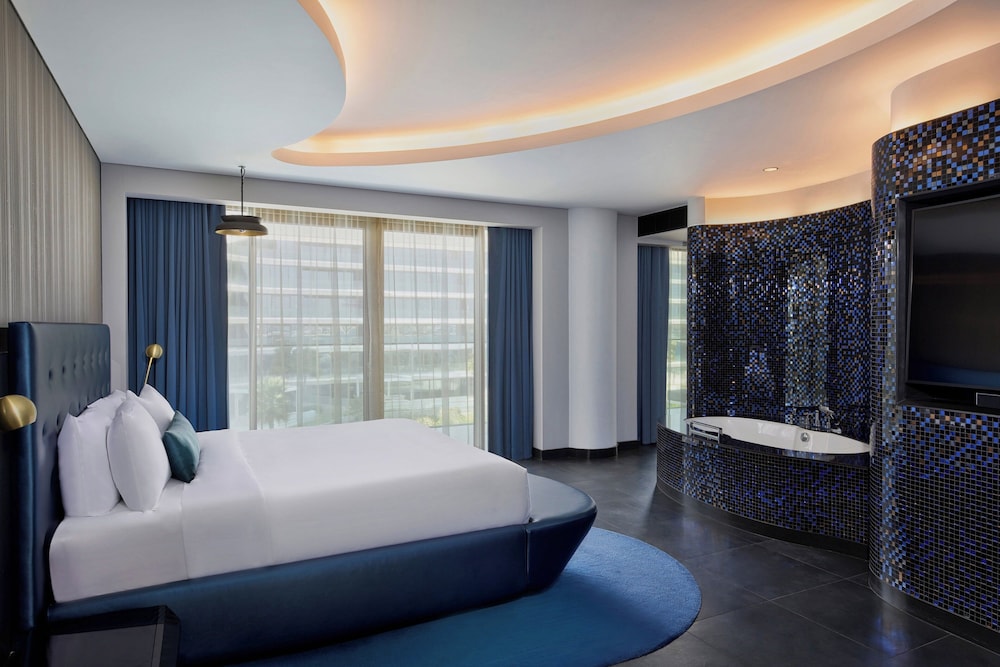 W Suite, 1 Bedroom Suite, 1 King, Partial Ocean View, Terrace
