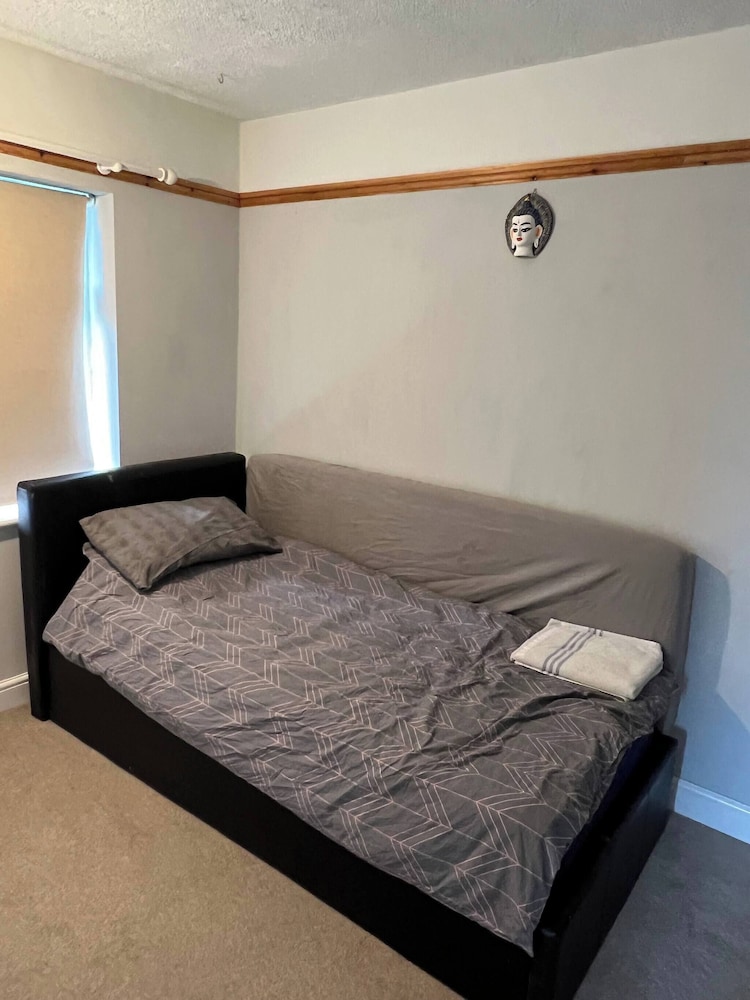 Cozy 2 Bedroom Home in Hucknall, Perfect for a Relaxing Getaway, Foto 4