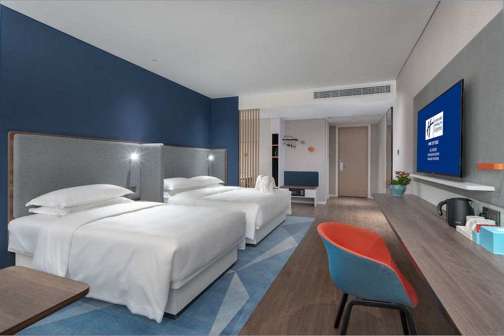 Standard Room, Multiple Beds (Extra Floor Space) photo 2