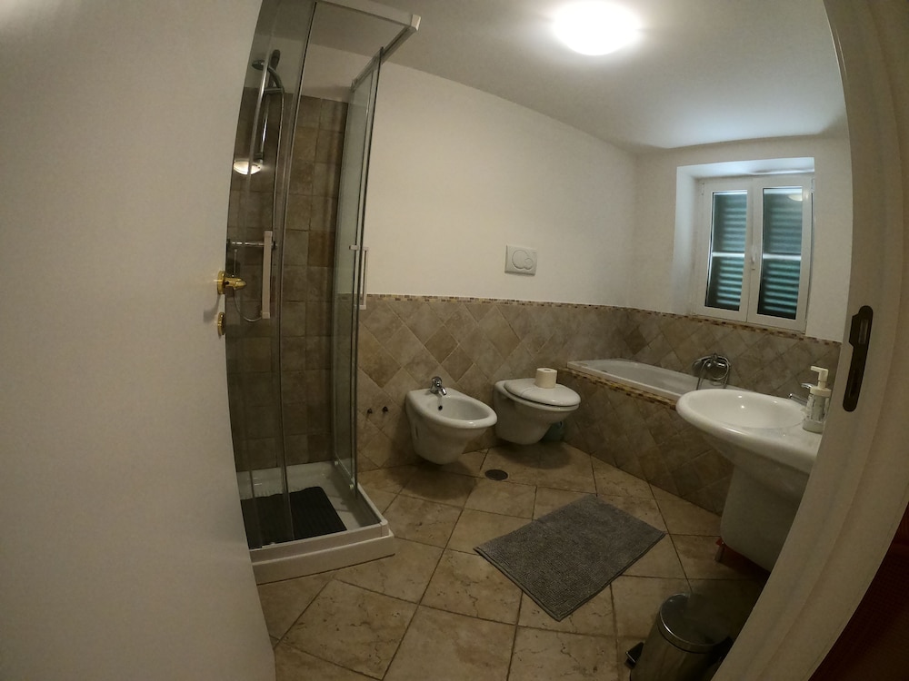 Standard Quadruple Room, Ensuite, Courtyard View photo 2