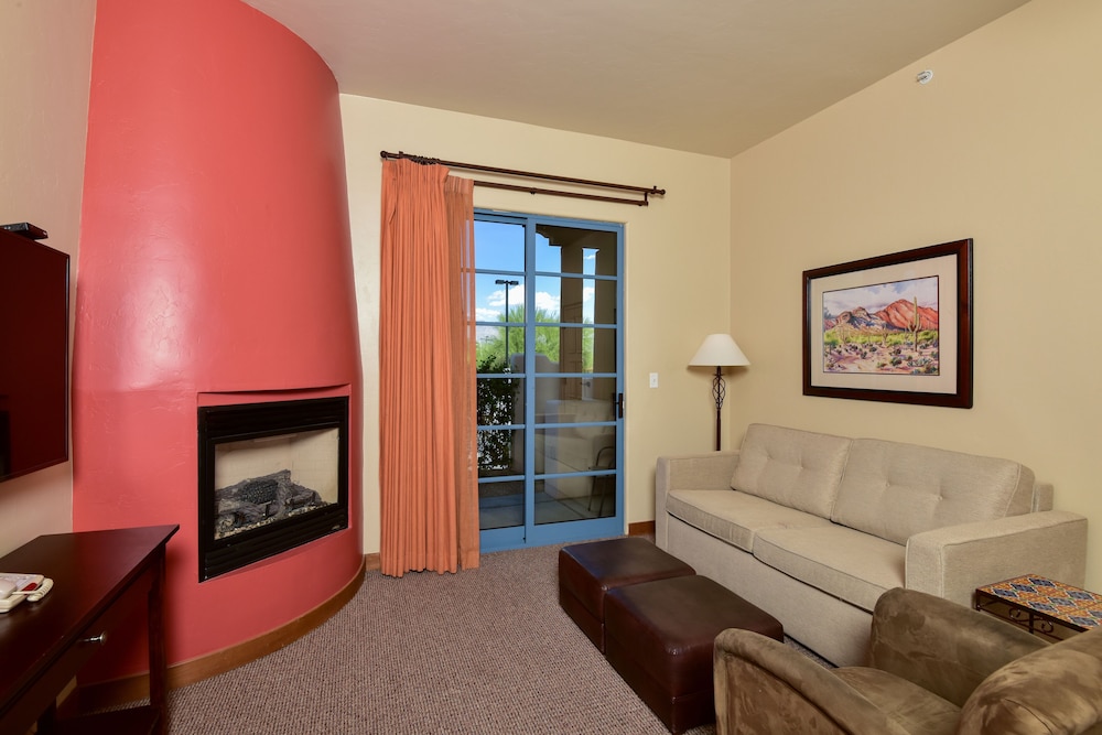1 Bedroom Deluxe Suite - Photo 6