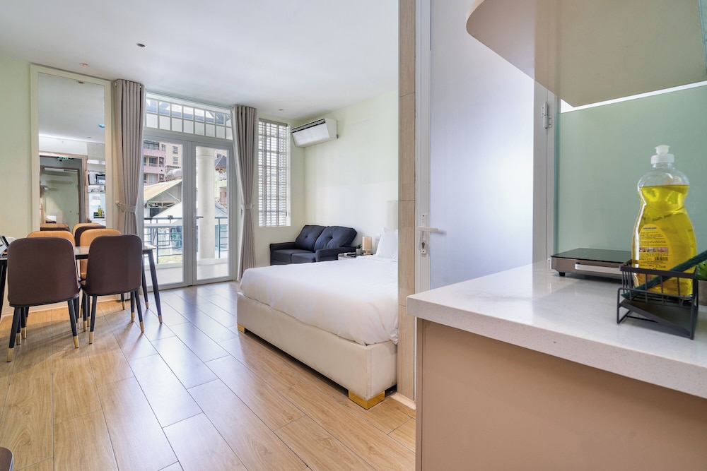 Deluxe Studio Suite, City View photo 1