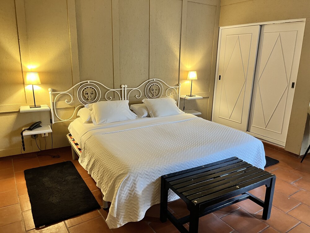 Superior Double or Twin Room thumbnail 5