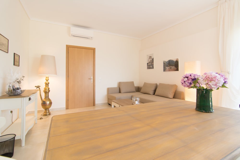 Luxury Bungalow, 2 Bedrooms (Olivetree) photo 3
