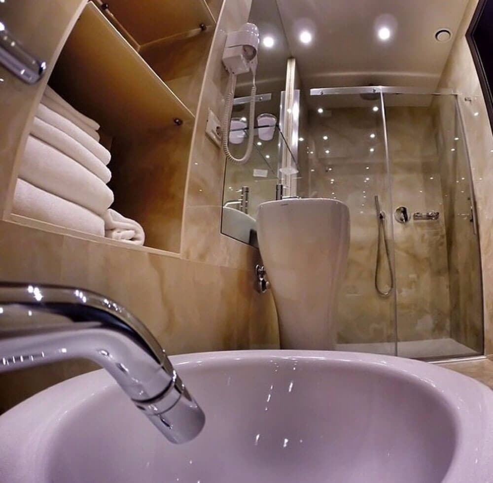 Executive Room, Lake View - Photo 8