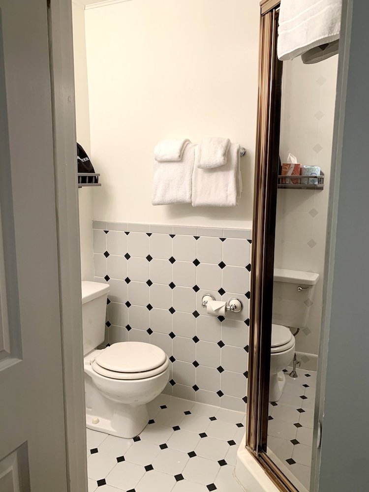 Standard Room, 1 Queen Bed (First Floor - Room 1) photo 2