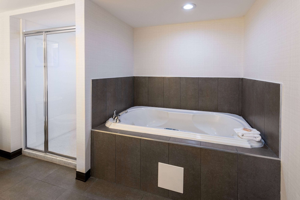 Deluxe Suite, 2 Queen Beds, Non Smoking - Photo 8