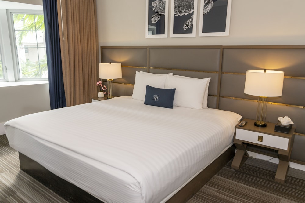 Deluxe Room, 1 King Bed, City View - Photo 2