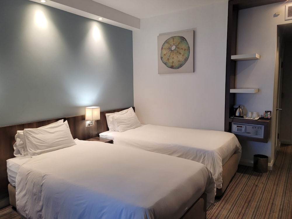 Standard Room, 2 Twin Beds, Smoking, Ocean View - Photo 3