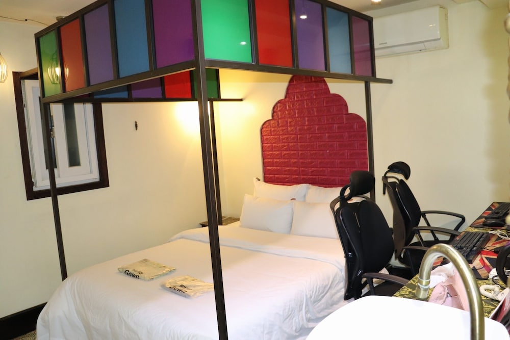 VIP Room - Photo 5