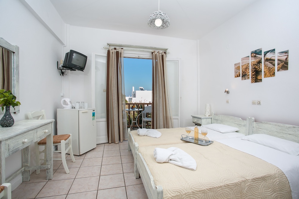 Standard Room, Partial Sea View