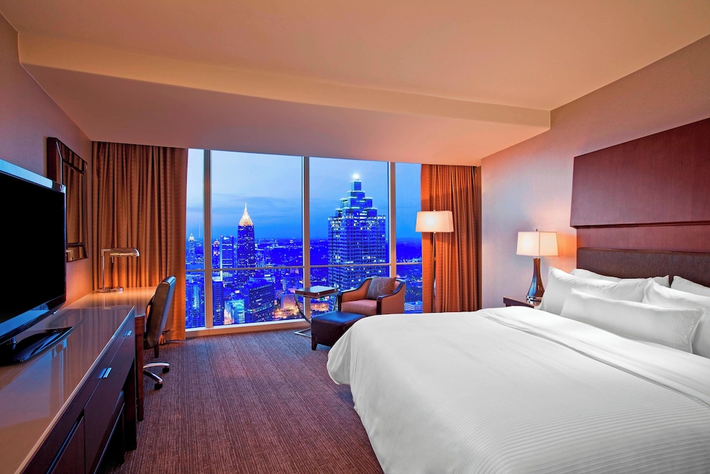Premium Room, 1 King Bed - Photo 3