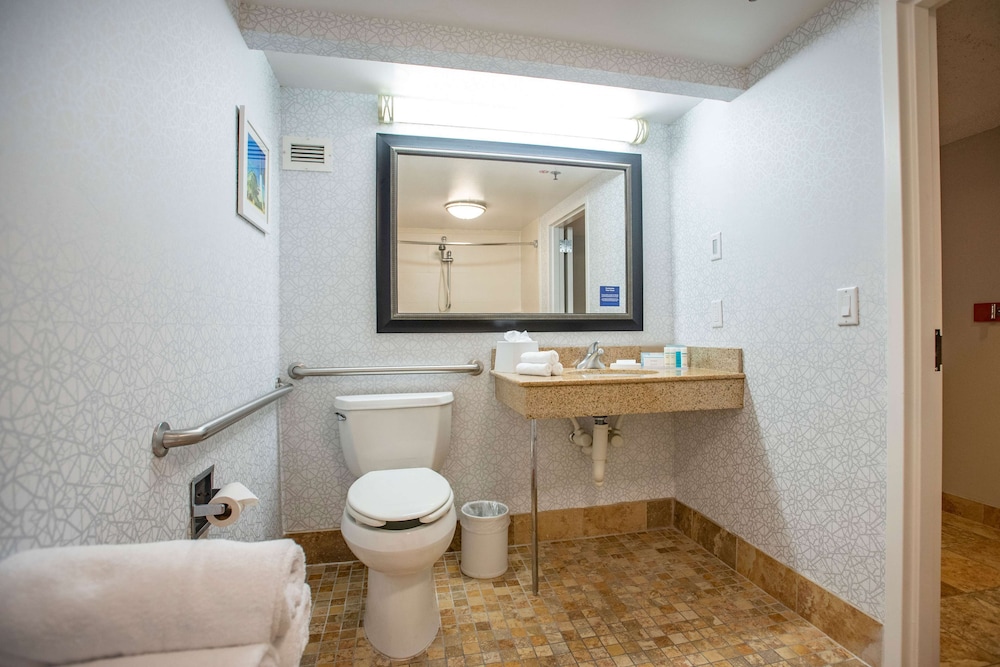 Room, 2 Queen Beds, Accessible (Roll-In Shower, Mobility & Hearing) - Photo 6