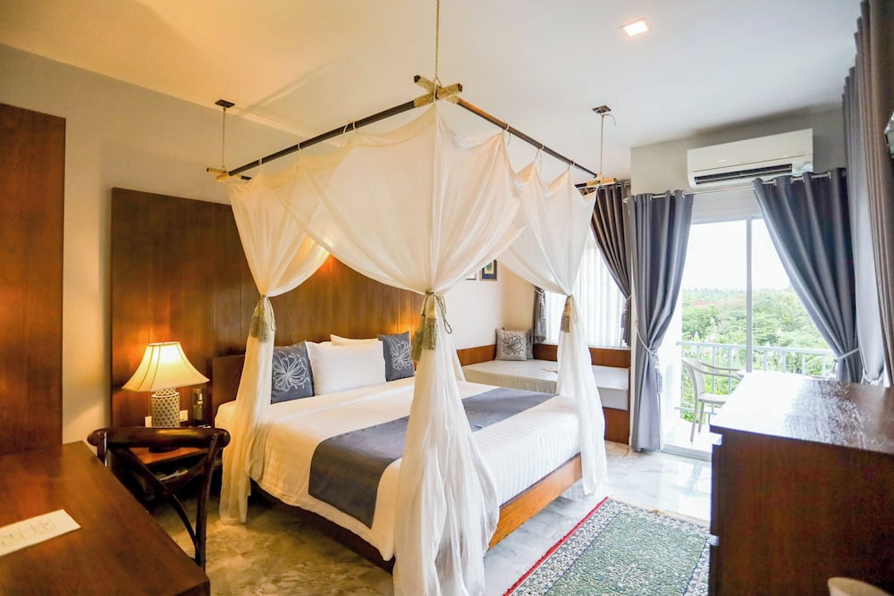 Deluxe Plus King bed