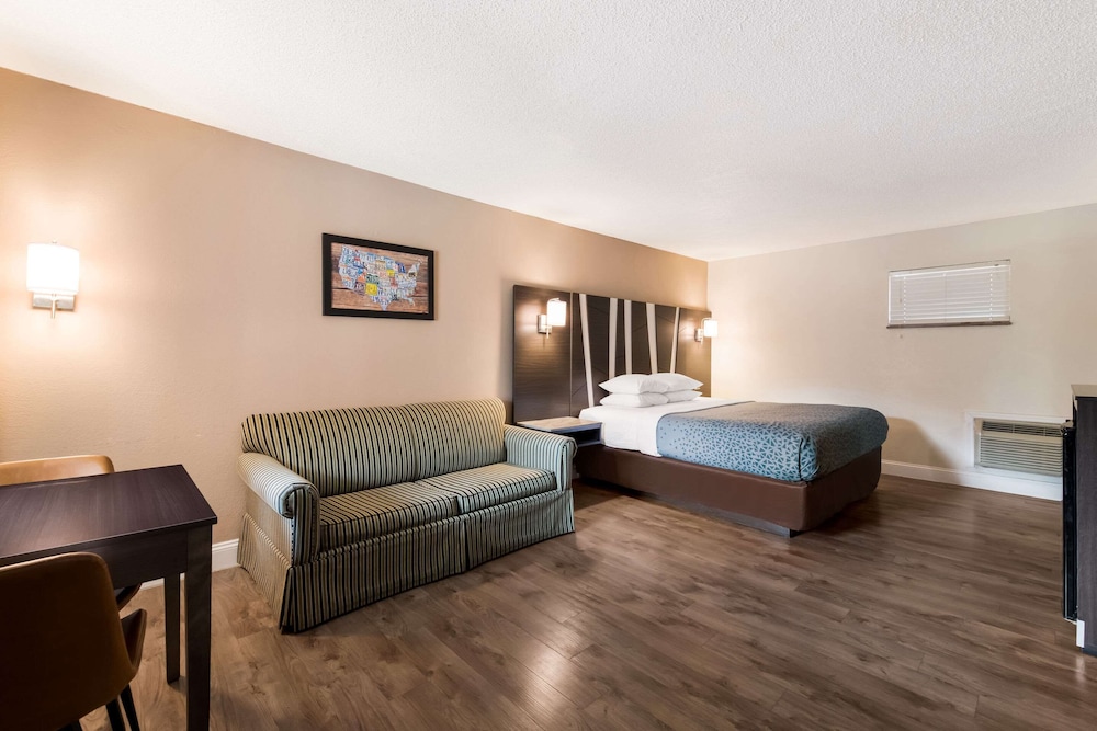 Suite, Multiple Beds, Non Smoking photo 2